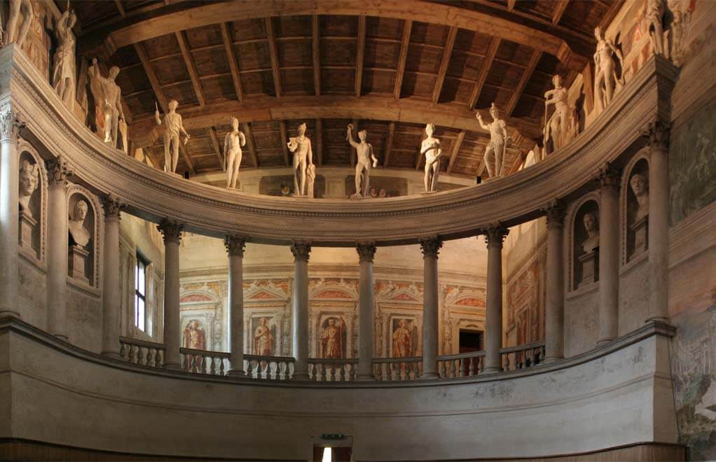 Interno di un antico edificio storico